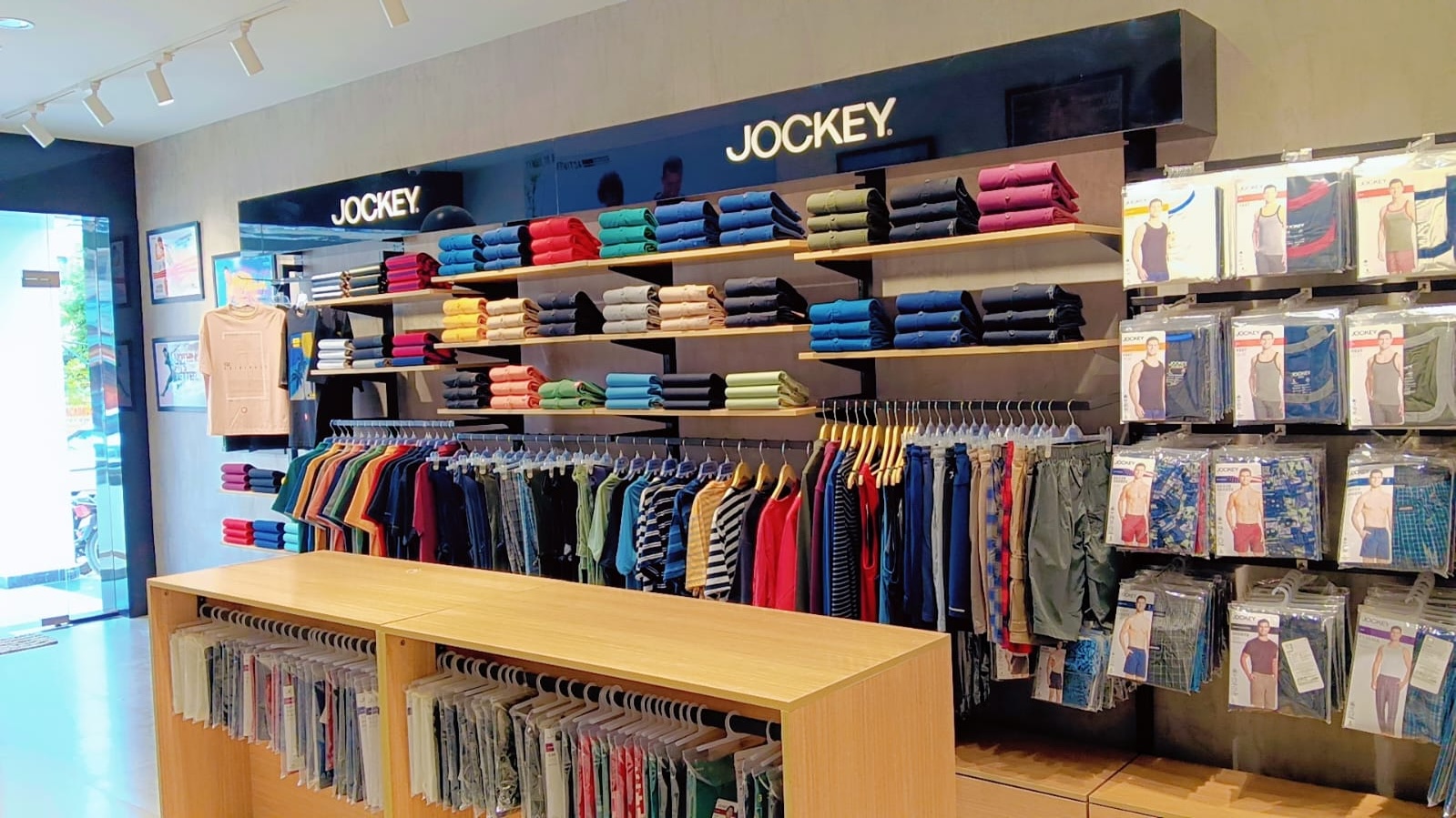 Jockey store in Pundri, Kaithal