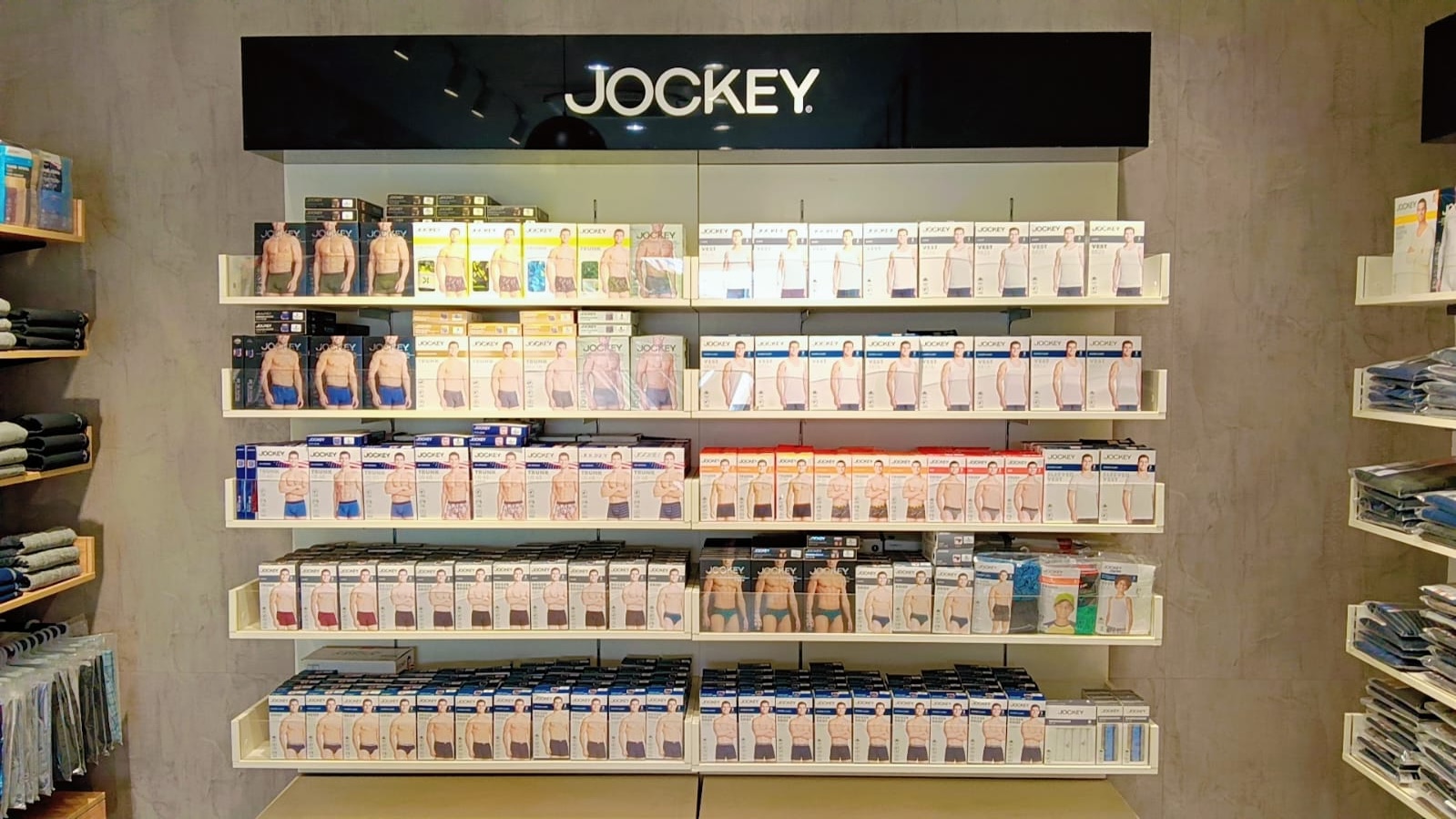 Jockey store in Pundri, Kaithal